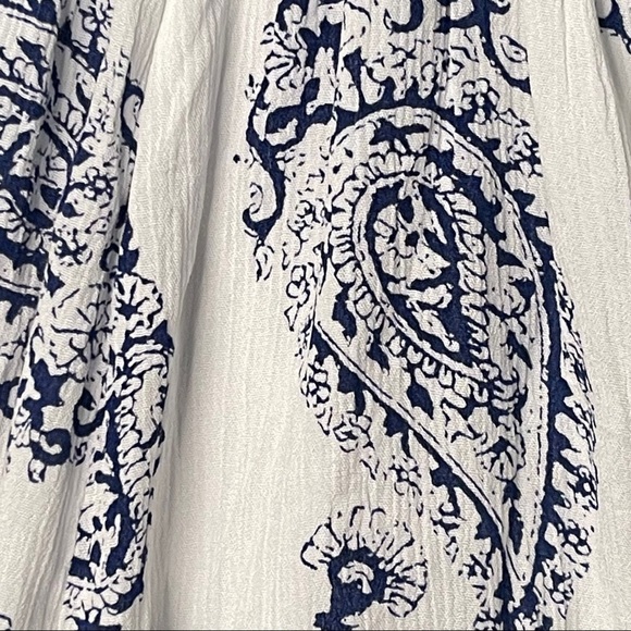 Band of Gypsies Women’s Size Small Cold Shoulder Paisley Jumper Shorts N… - Picture 8 of 12